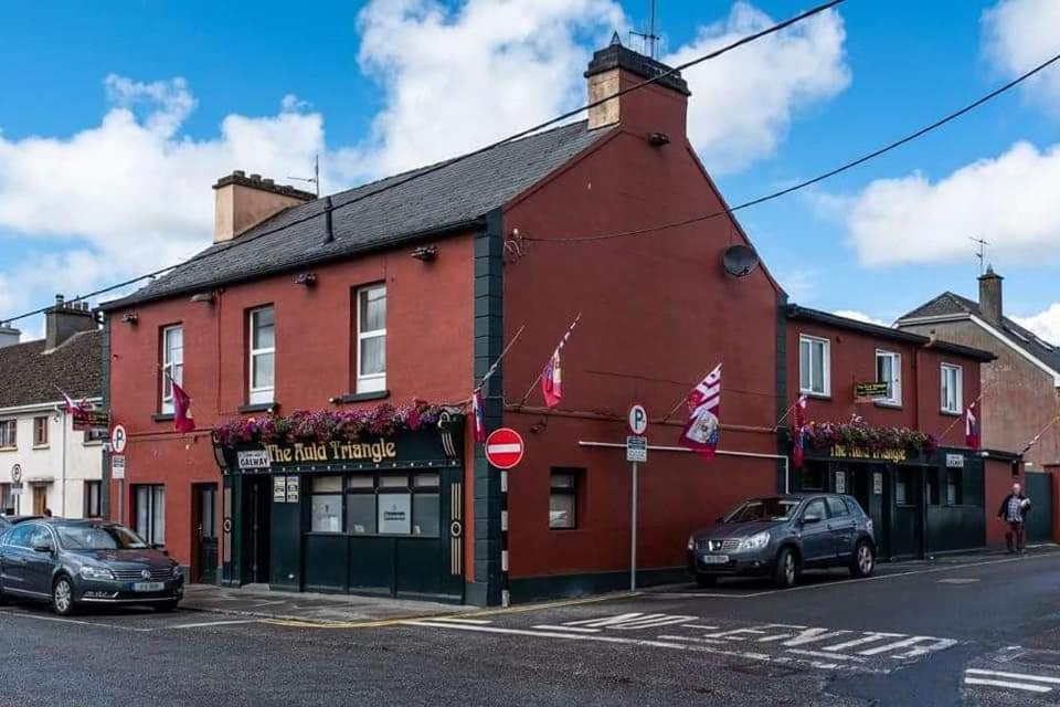 ラウレア The Auld Triangle Bed & Breakfast エクステリア 写真